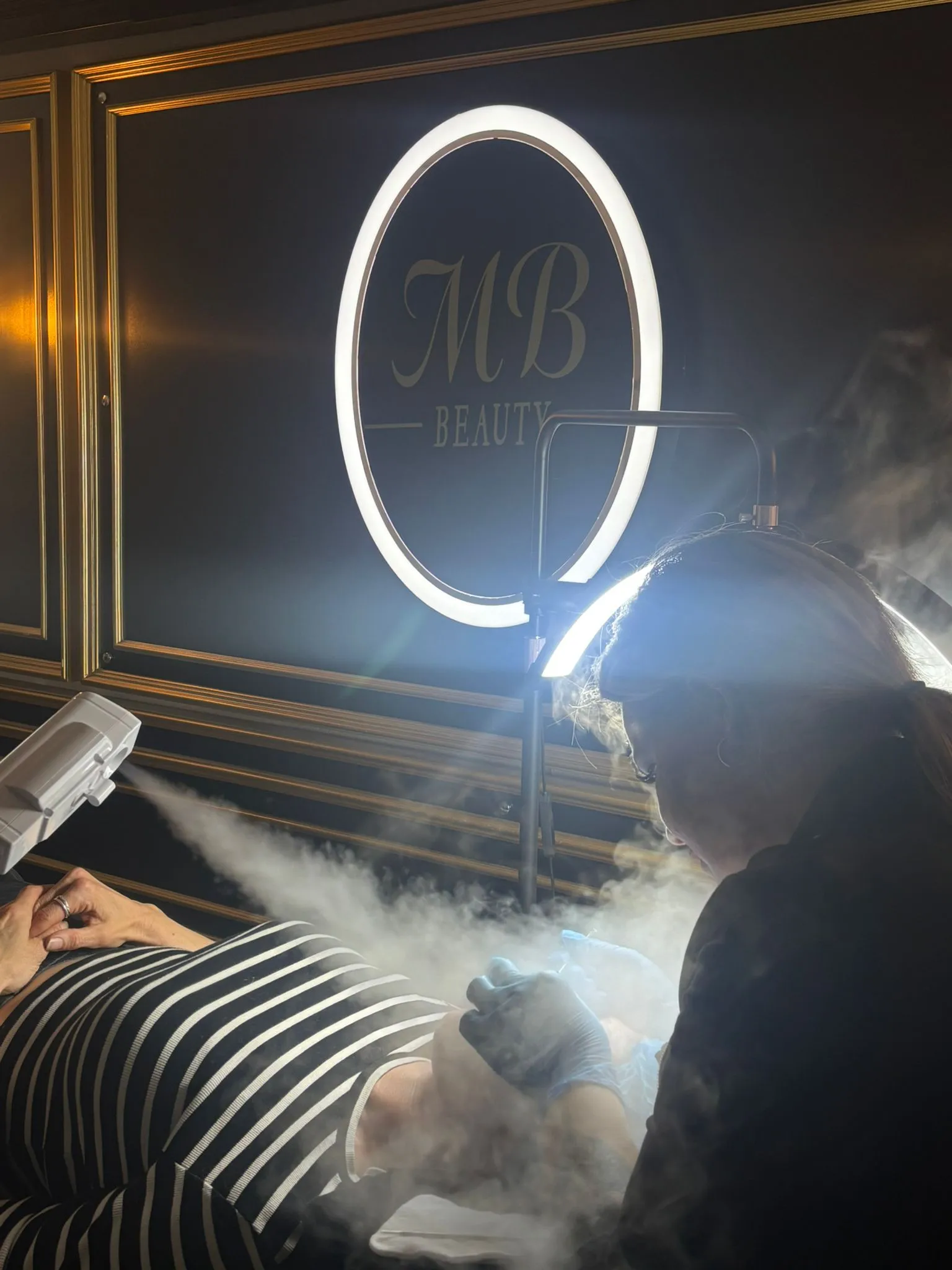 El barbero MB - Haar- und Hautpflegebehandlungen -  Aquafacial